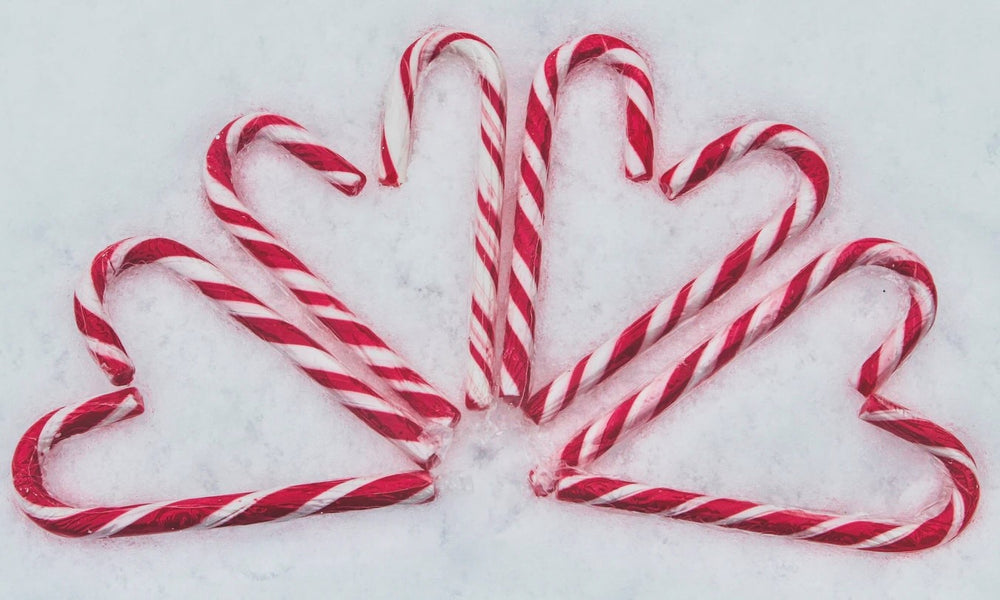 4 Candy Cane Hearts in Snow